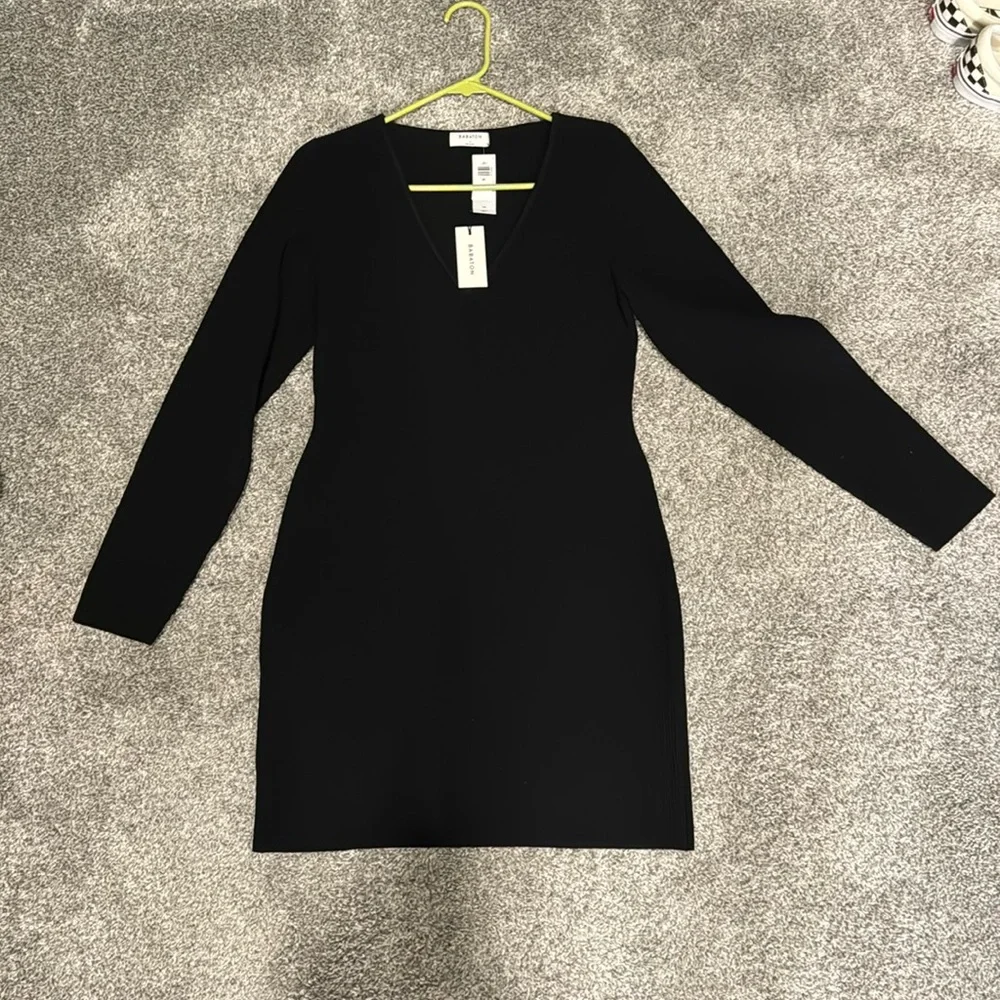 aritzia sculpt knit vneck - Picture 1 of 3